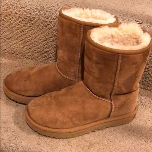 Kids Uggs size 5